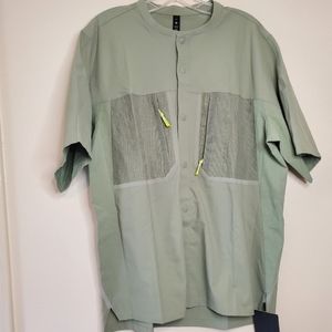 Lululemon Men's Water Repellent‎ HikiLululeng Short Sleeve Shirt Size Medium NWT